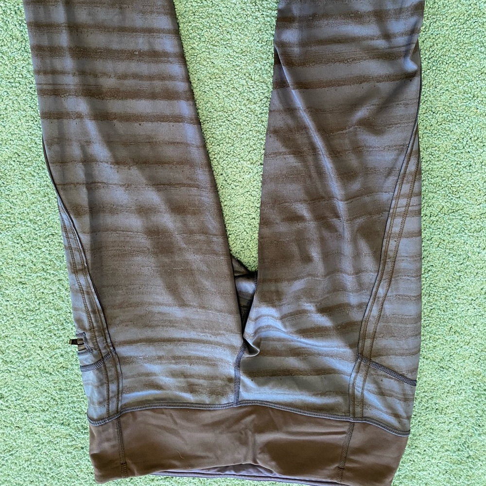 Lululemon leggings capri Navy and Black stripes